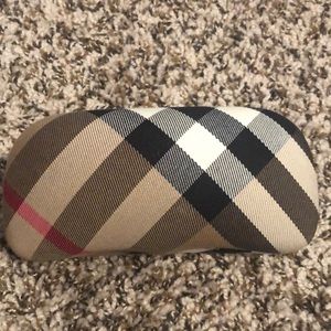 Burberry nova sunglasses case